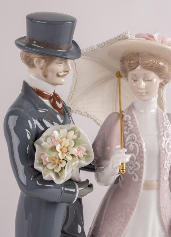 Lladro A Romantic Stroll Figurine 01009551 For Sale